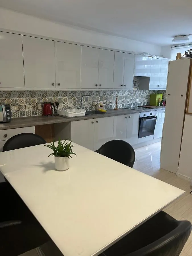 Private Room London 0*,